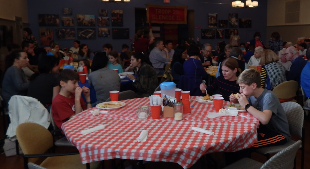 Families eating at the Glencoe Scouting spaghetti dinner